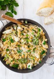 Easy Chicken Alfredo With Broccoli One Pan Healthy With Video Recipe Simple Chicken Alfredo Recipe Chicken Alfredo Easy Chicken Alfredo Recipes