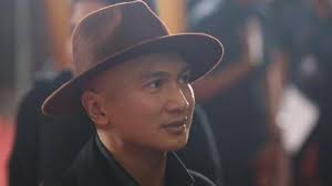 Ku selalu mencobauntuk menguatkan hatidari kamu yang belum juga kembali ada satu keyakinanyang membuatku bertahanpenantian ini kan terbayar pasti lihat aku sayangyang sudah berjuangmenunggumu datangmenjemputmu pulang ingat slalu sayanghati ku kau. Chord Kunci Gitar Dan Lirik Menunggu Kamu Anji Lihat Aku Sayang Yang Sedang Berjuang Menunggumu Tribun Solo