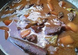 Warna cokelat ini berasal dari campuran kecap manis, pala, cengkeh, juga rempah khas indonesia seperti bawang merah, bawang putih, dan bawang bombay. Resep Semur Daging Istimewa Oleh Eka Novianty Cookpad