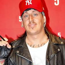 Video: Sidney Lee viser bollerne frem