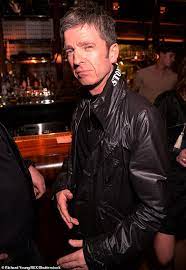 Noel thomas david gallagher (born 29 may 1967) is an english singer, songwriter, record producer and musician. Noel Gallagher Gibt Zu Dass Er Schon Trinken Jeden Tag Fur Neun Wochen Bei Lockdown Aktuelle Boulevard Nachrichten Und Fotogalerien Zu Stars Sternchen