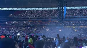 Speak yourself akan dimulai pada 5 mei, selain usa, bts juga akan konser di eropa dan. File Army At Bts Love Yourself Speak Yourself Concert At Wembley Stadium 1 June 2019 Jpg Wikimedia Commons