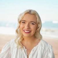 Laura Mcmillan's Instagram, Twitter & Facebook