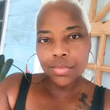 My white wizard pushed out a perfect leaf 🥹