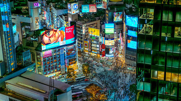 Shibuya Crossing Tokyo — destinasi hari kedua paket tour Jepang Honshu 7 hari