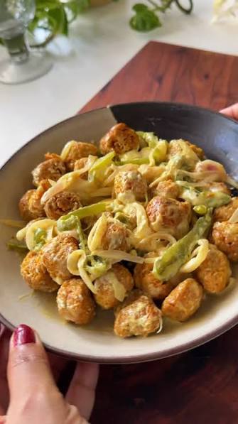 You are never going to look at Soya chunks the same way, once you try this  recipe - Soya Ema Datshi , 37g protein | 11g Fibre | 33g Carbs | 15g fat -  400 calories , Recipe inspired by - ...