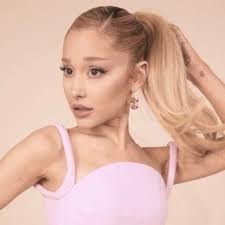 Gwen Levi's Instagram, Twitter & Facebook