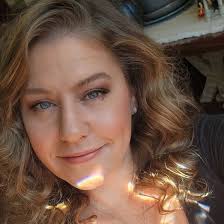 Kara Rowbury's Instagram, Twitter & Facebook