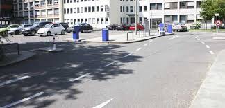 Ein kulturzentrum, ein rathaus, ein bürgerhaus, ein baudenkmal. Parkplatz Vattmannstrasse Parkziel