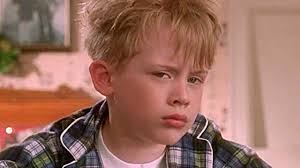 «один дома» (англ.home alone) — серия американских рождественских семейно комедийных фильмов. Macaulay Culkin Is Someone We Can All Relate To In Home Alone