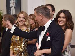Rachel weisz, craig's wife in the real world, and rafe spall, both superb, claim much of the stage time as the adulterous lovers in this enigmatic 1978 play that harold pinter based on one of his own extramarital affairs. Daniel Craig Rachel Weisz So Verschmust Haben Wir Sie Noch Nie Gesehen Bunte De