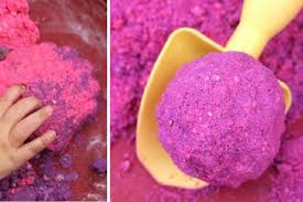 2 Recettes De Sable Lunaire Une Activite Sensorielle Que Les Enfants Adorent Activite Sensorielle Sensoriel Enfant