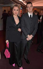 Aimée lou wood (born 3 february 1995) is an english actress. Sex Education Stars Aimee Lou Wood And Connor Swindells Are Dating Irl And I Support This Message