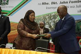 Tanzanian president john magufuli waves as he attends a ceremony marking the country's 58th independence tanzanian president john magufuli has threatened to close all mines and give them to tanzanians. Mheshimiwa Rais Dkt John Joseph Pombe Magufuli Rais Wa Jamhuri Ya Muungano Wa Tanzani Akimkabidhi Ministry Of Agriculture
