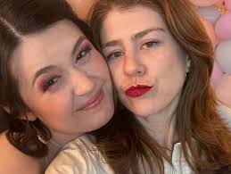 Elizabeth Spindler's Instagram, Twitter & Facebook