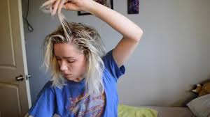 Blonde hair with dark roots is a hair coloring technique that allows darker, natural, brunette roots to blend seamlessly with blonde hair. Blending My Bleach Blonde Hair With My Dark Roots Youtube