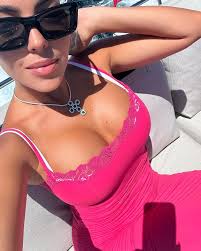 Georgina Rodriguez gets attention with other provocative pictures from her  luxurious vacation with Cristiano Ronaldo - Telegrafi - Telegrafi