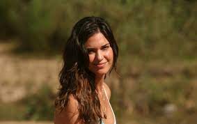 Filme razoável de terror.que é ajudado pelas boas atuações de odette yustman,karl urban e amber heard. And Soon The Darkness 2010