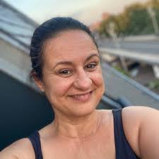 Can I open a business in Portugal with a D7 Visa?