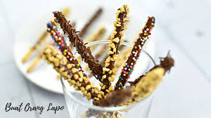 Kuih raya 2020 jejari coklat 3 bahan sahaja. Cara Membuat Pepero Chocolate Stick Yang Mudah Youtube