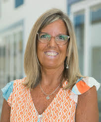 Susan Devries's Instagram, Twitter & Facebook