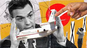 Pedro Sánchez vuela en el Falcon con la Cruz de San Andrés pese a que pidió  quitarla estando en la oposición