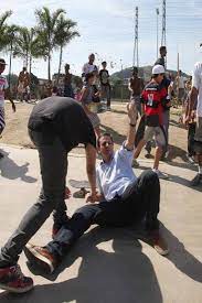 Well eduardo paes'>rio mayor eduardo paes has a message for you. Veja O Momento Em Que Eduardo Paes Cai De Skate Rio Extra Online