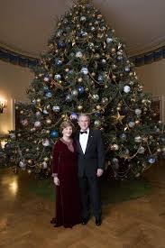 He urged americans to remember members of the u.s. A Timeline Of White House Christmas Decorations Through The Years