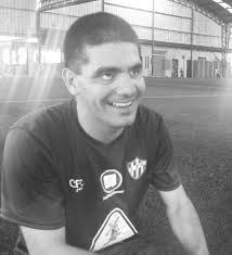 Falleció Claudio Monzón, un histórico jugador de los Murciélagos Claudio  jugó en Boca y cumplió el sueño de usar la de 10 de sus ídolos Maradona y  Riquelme. Y no solo eso,