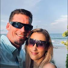 What fencing company can fence in a pool in Melbourne?