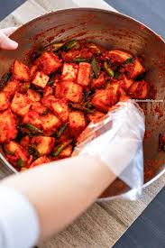 How To Make Authentic Korean Radish Kimchi Kkakdugi Mykoreankitchen Com Korean Side Dishes Radish Kimchi Korean Kitchen