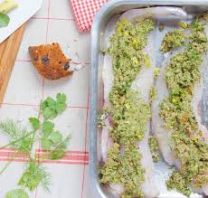 Poisson Au Four Et Crumble D Herbes Tout Leger Bikini Et Gourmandise Poisson Au Four Cuisine Poisson Poisson