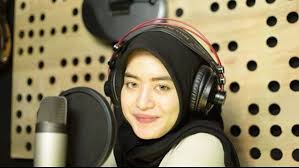 Lirik Lagu Lengkap Menepi Woro Widowati