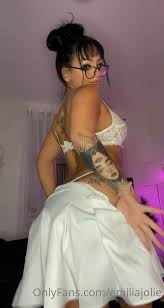 Emiliajolie Teasing In A Short Skirt Onlyfans Leaks Viralpornhub | Hot Sex  Picture