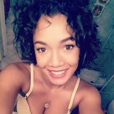 Jenny Almanzar's Instagram, Twitter & Facebook