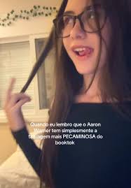 Aaron Warner e sua tatuagem PECAMINOSA no BookTok