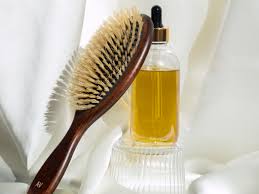It has many other uses as well, including moisturizing dry hair, taming frizz, and managing tangles. Everything You Need To Know About Castor Oil For Hair Growth