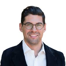 Tom Hammer's Instagram, Twitter & Facebook