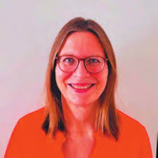 Prachi Dave's Instagram, Twitter & Facebook