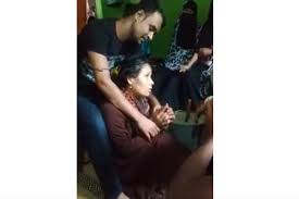 #bangladesh viral tiktok#bangladesh likee viral#বাংলাদেশ ভাইরাল টিক টক#বাংলাদেশ ভাইরাল কমেডি লাইকি. This Viral Video Of Bangladeshi Woman Is Not A Forceful Attempt Of Religion Conversion But Exorcism In Bangladesh Viral Bake