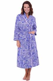 Are there different sizes of husband killing robe? 19 Of The Best Bathrobes You Can Get On Amazon