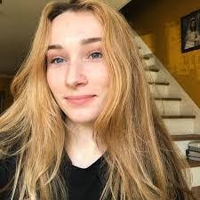 Heather Loughlin's Instagram, Twitter & Facebook