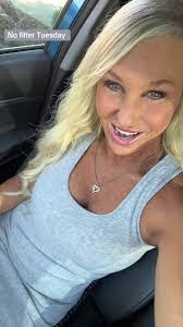 Dixie Hicks's Instagram, Twitter & Facebook