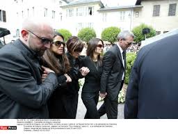 Pour le couple grégory lemarchal et karine ferri.grégory était et est mon chanteur preferé.et karine est mon animatrice preferée.chanson : Gregory Lemarchal Il Y A Cinq Ans L Ange Nous Quittait Photos