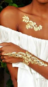 Bu Yazin Trendi Birbirinden Guzel 25 Metalik Dovme Moda Mahmure Foto Galeri Jewelry Tattoo Metal Tattoo Metallic Tattoo Temporary