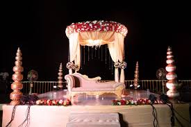Tips on how to plan a bollywood themed sangeet! Gorgeous Beach Wedding With A Fabulous Bollywood Night The Most Fun Function Decor Themes Witty Vows