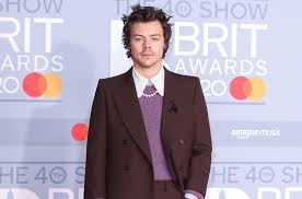 Harry styles has enamoured grammys viewers with his performance and his various feather boas. Harry Styles On Brit Awards Red Carpet See His Professor Plum Inspired Look Billboard Billboard