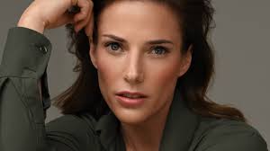 Manon model portfolio — MANON SCHUTTER