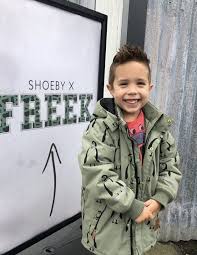 All of these outfits work in multiple skin tones id just change the hair color on a few of them! De Stoere Collectie Van Shoeby X Freek Vonk Beebs And Moms