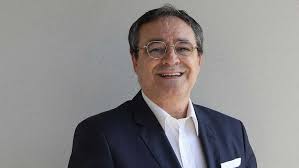 O filho de toni, antigo jogador e treinador do benfica, foi nomeado treinador do athletico paranaense, aumentando o lote de técnicos lusos no brasil nos últimos anos. Antonio Oliveira Iliba Presidente E Treinador Fc Porto Jornal Record